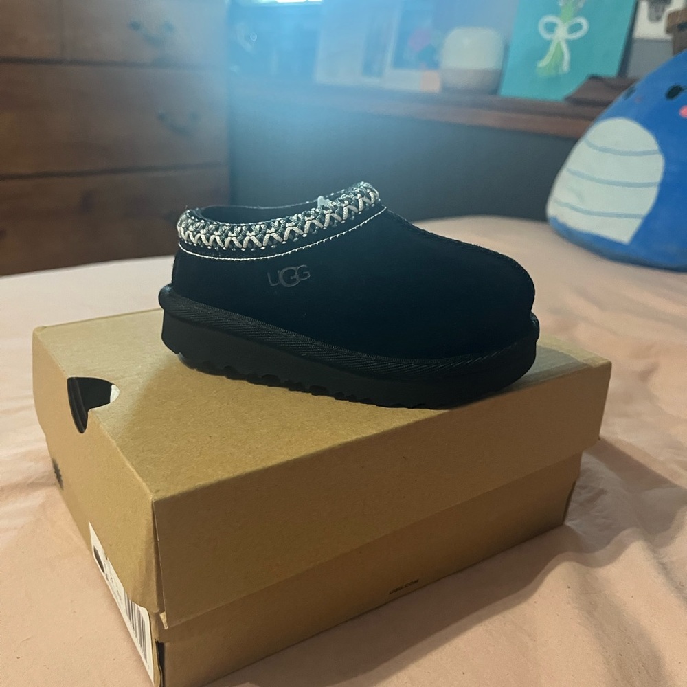 UGG Black Tasmans Toddlers size 6